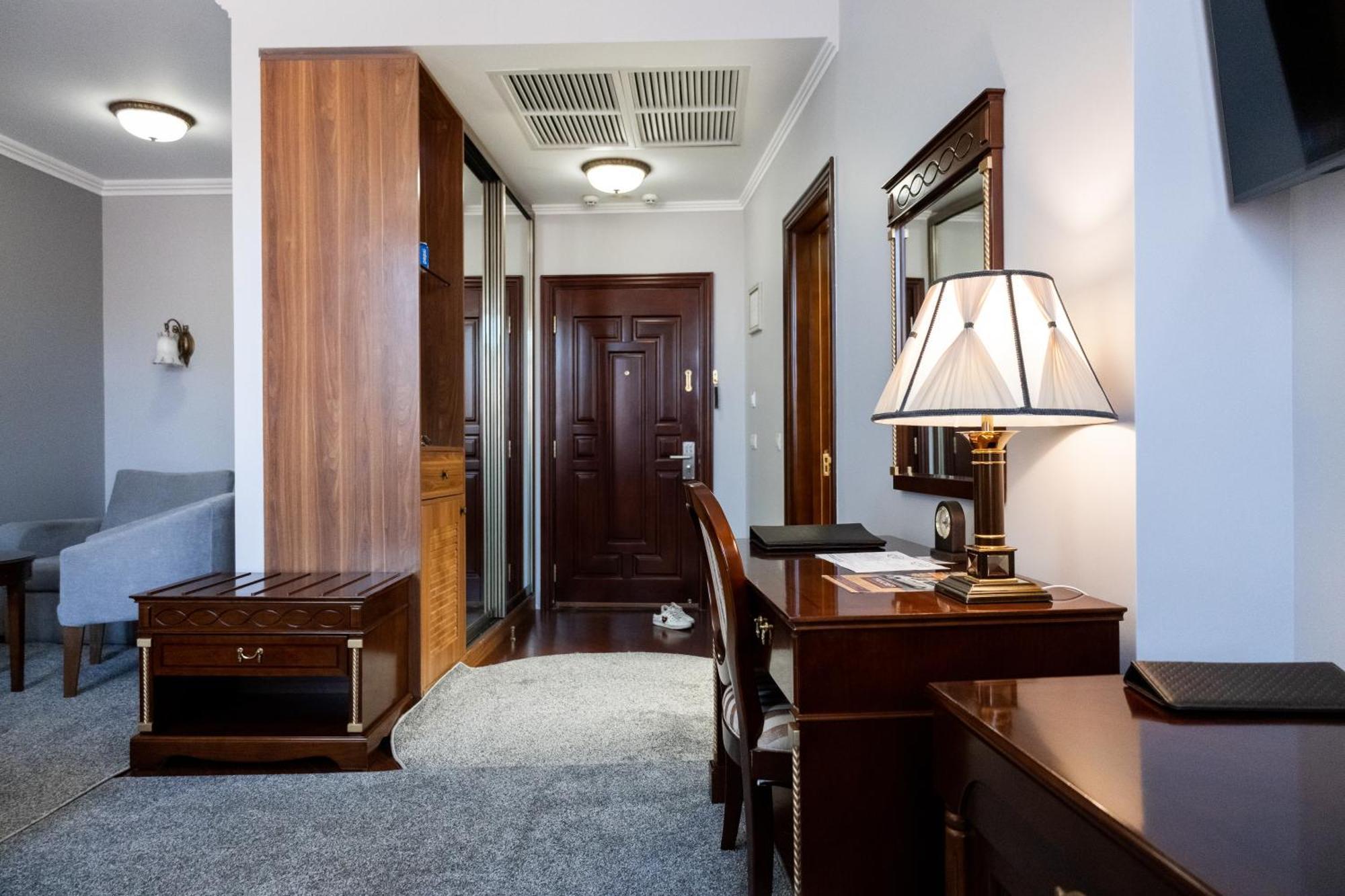 Allureinn Hotel And Spa Tjernivtsi Eksteriør billede