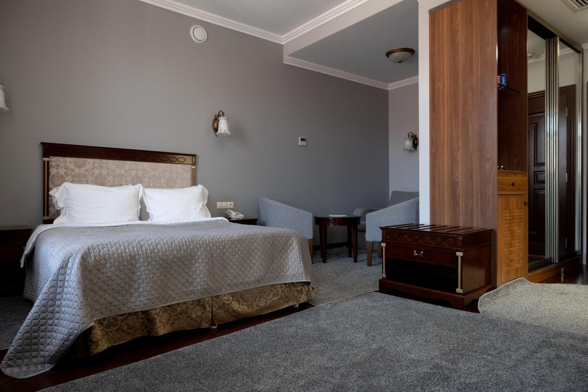 Allureinn Hotel And Spa Tjernivtsi Eksteriør billede