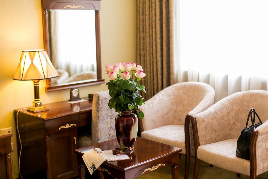 Allureinn Hotel And Spa Tjernivtsi Eksteriør billede