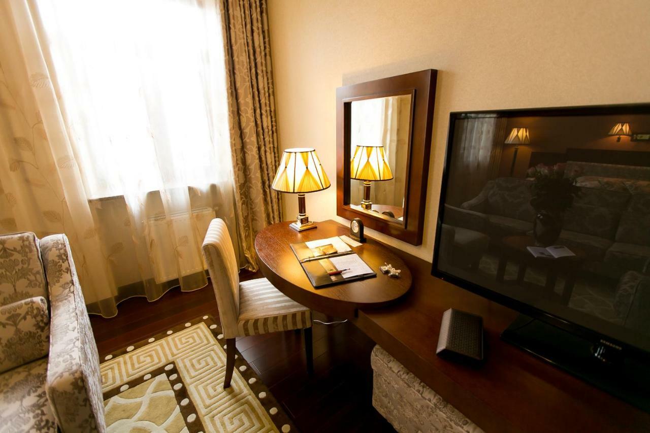 Allureinn Hotel And Spa Tjernivtsi Eksteriør billede